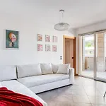Apartment Guesthost - Luxury Oikos - With Parking