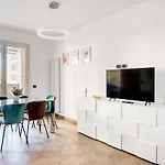 Guesthost - Luxury Oikos - With Parking *