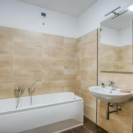 Guesthost - Luxury Oikos - With Parking