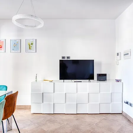 Luxury Oikos - With Parking *